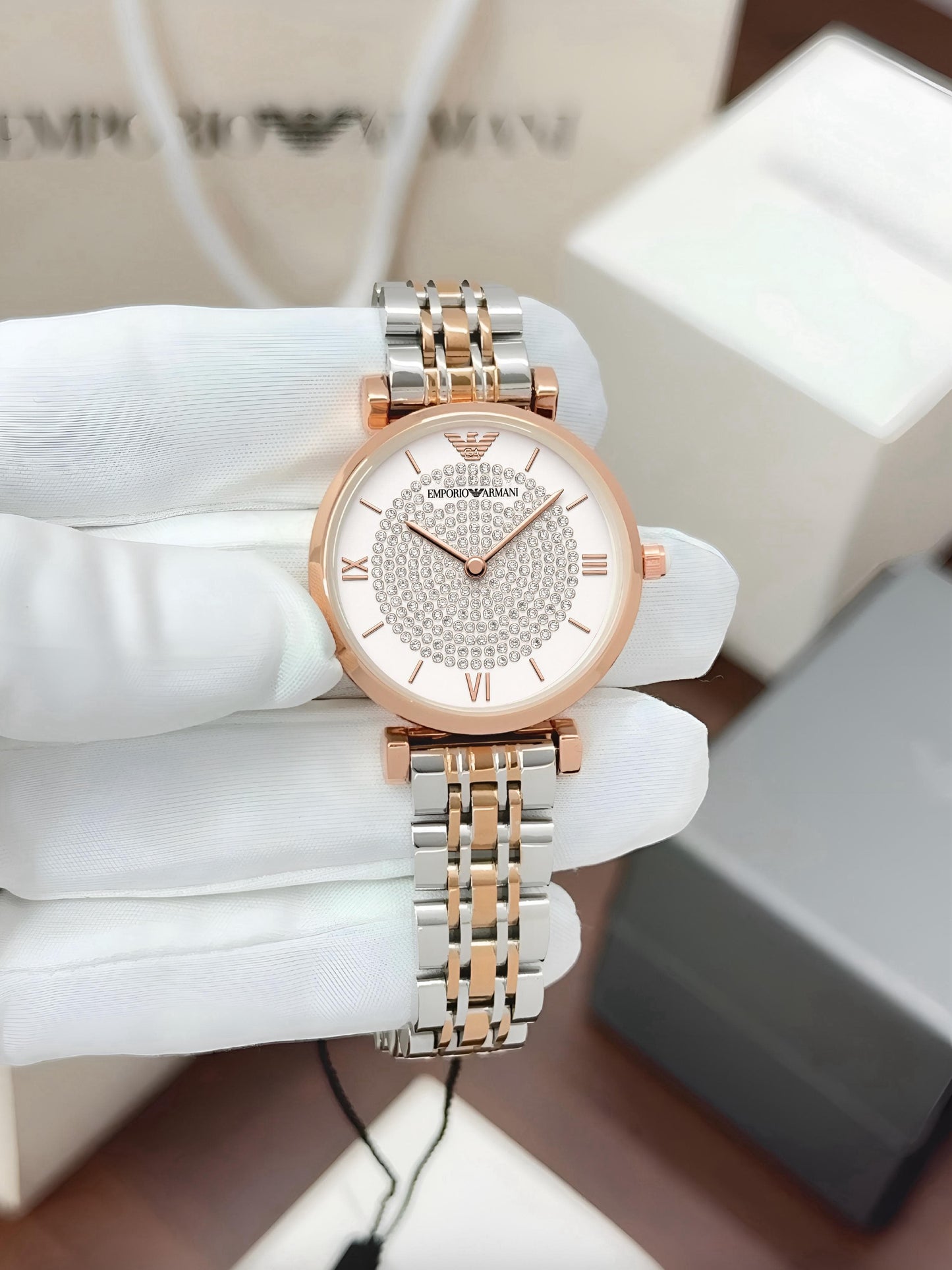 ✅ *Make a dazzling statement with this glitzed stainless steel rose gold watch Featuring Diamond face in the middle of the dial, you'll be sure to shine bright in any occasion.* ✅