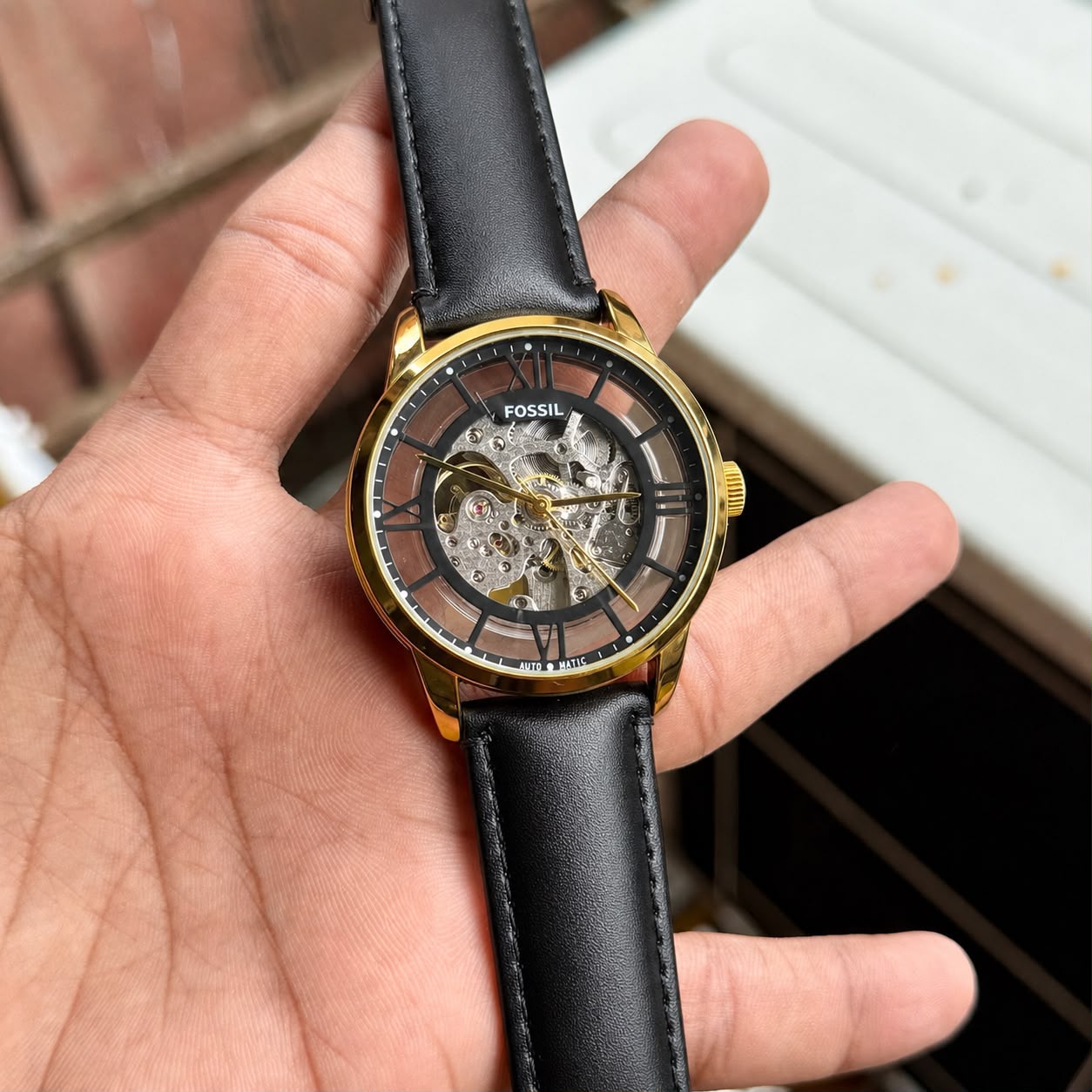 The Fossil Townsman Automatic is a sophisticated mechanical timepiece that blends timeless elegance with modern craftsmanship. ⌚