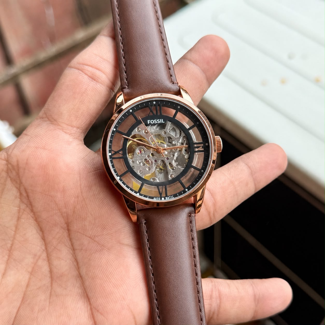 The Fossil Townsman Automatic is a sophisticated mechanical timepiece that blends timeless elegance with modern craftsmanship. ⌚