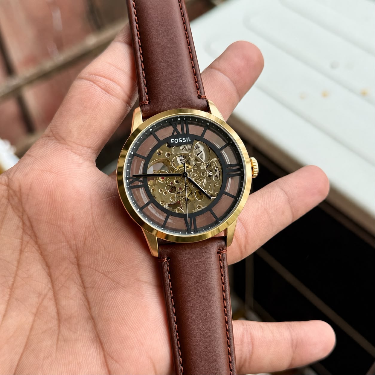 The Fossil Townsman Automatic is a sophisticated mechanical timepiece that blends timeless elegance with modern craftsmanship. ⌚