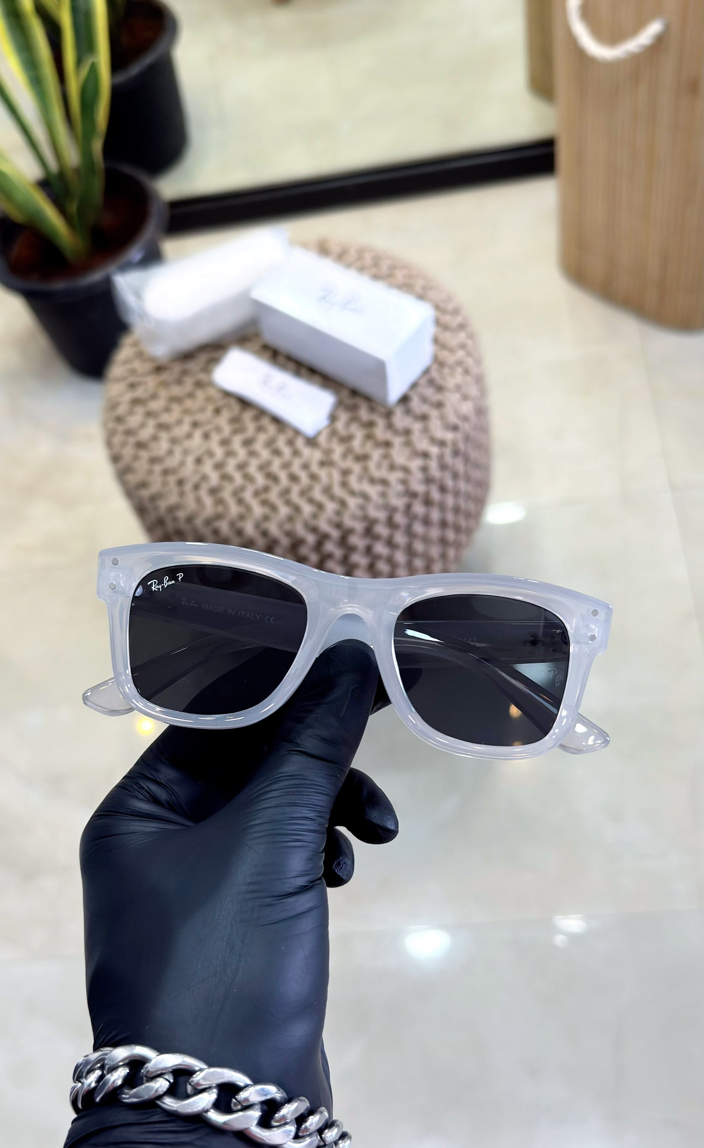 RAYBAN WHITE BLACK🌈 -MODEL NO:0502✌️ -RB REVERSE EDITION❤️