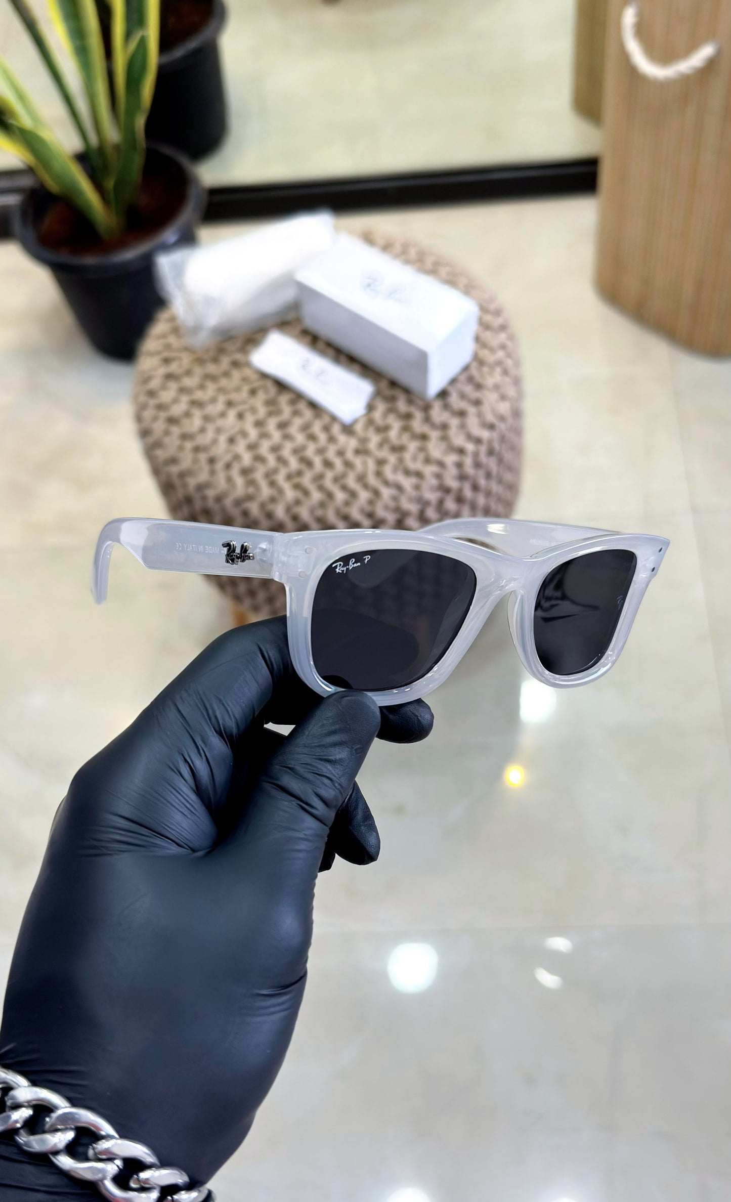 RAYBAN WHITE BLACK🌈 -MODEL NO:0502✌️ -RB REVERSE EDITION❤️