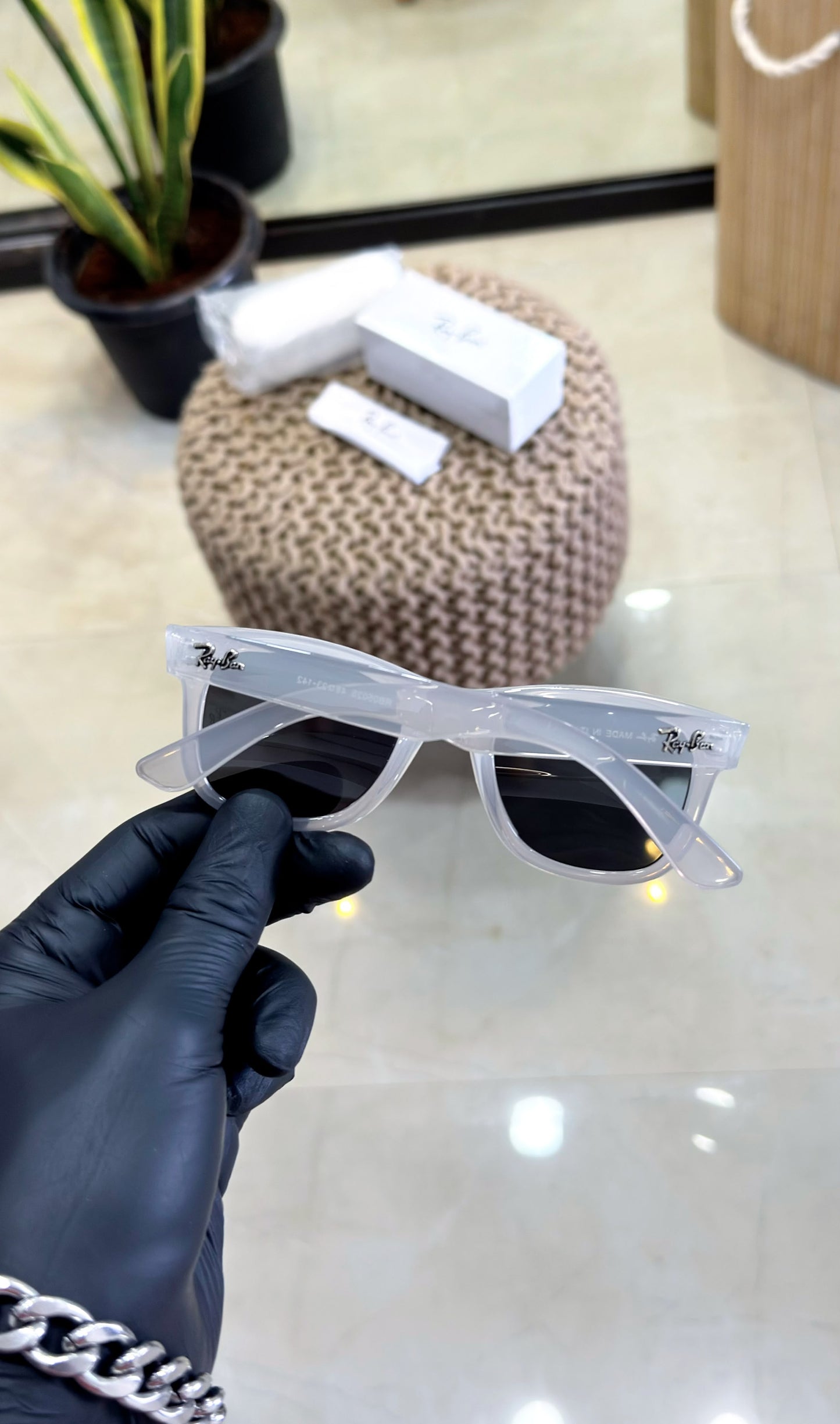 RAYBAN WHITE BLACK🌈 -MODEL NO:0502✌️ -RB REVERSE EDITION❤️