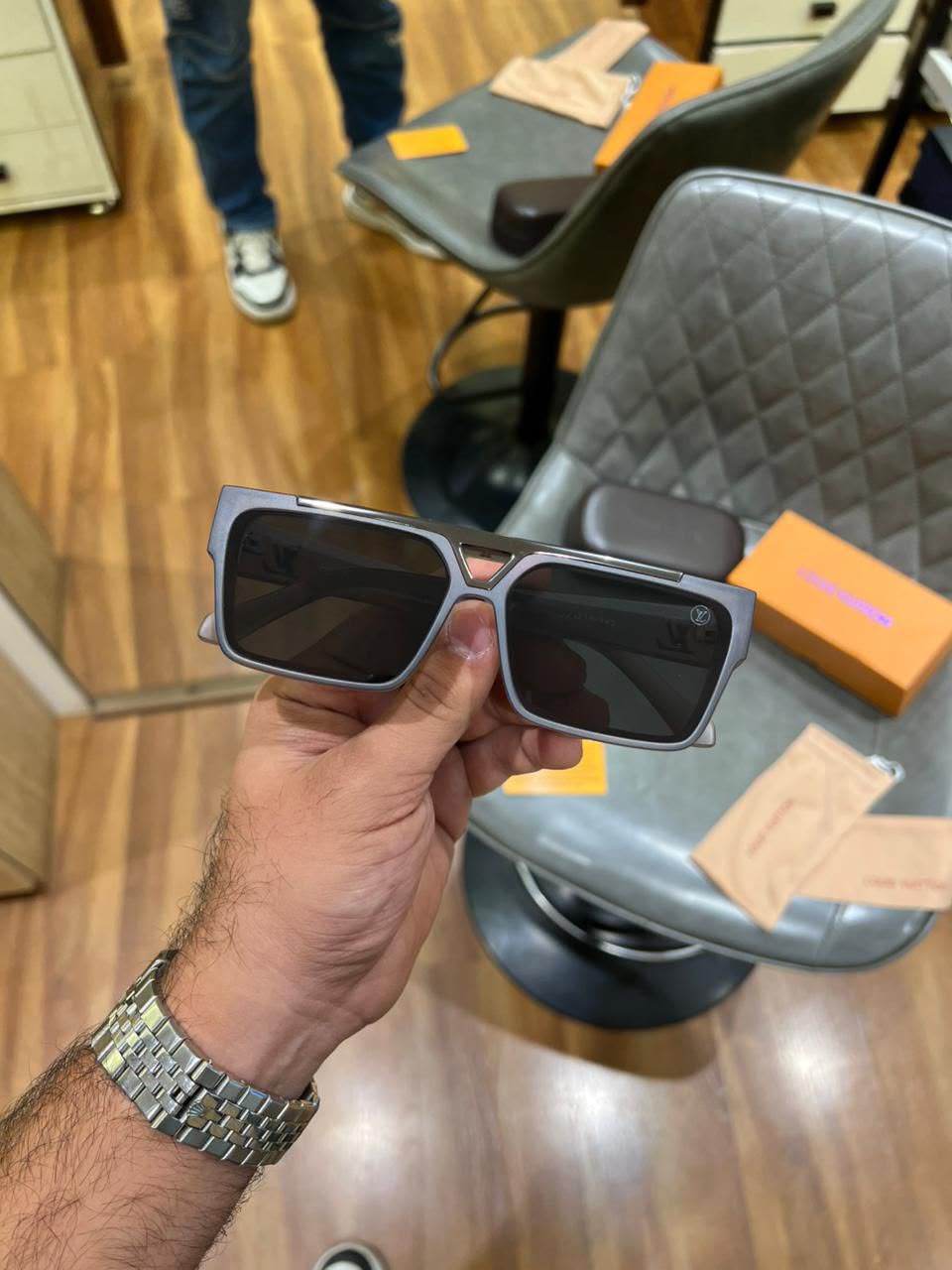 Louis vuitton 1984 matt grey