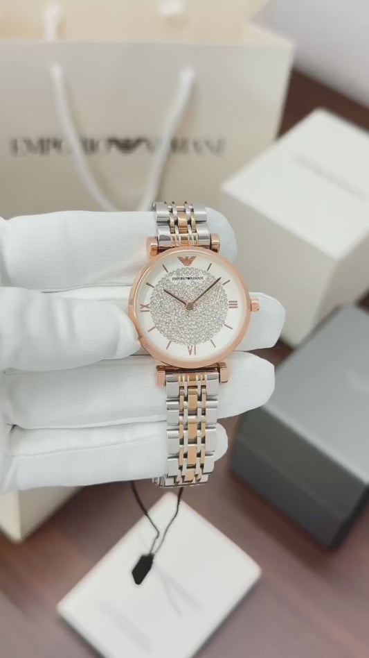 ✅ *Make a dazzling statement with this glitzed stainless steel rose gold watch Featuring Diamond face in the middle of the dial, you'll be sure to shine bright in any occasion.* ✅